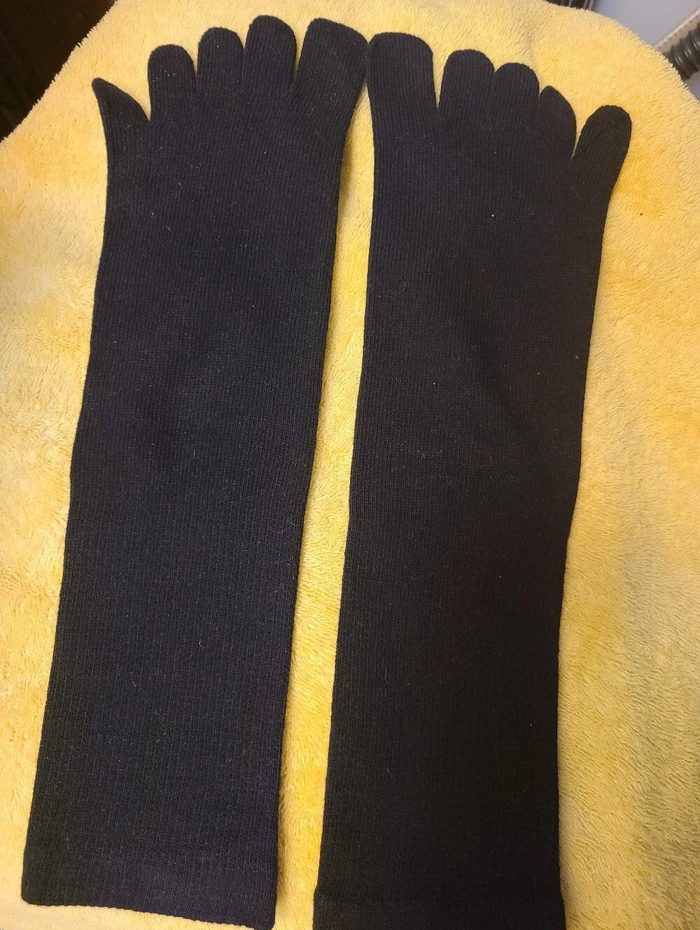 Black Toe-Separated Socks for Men - Breathable Comfort